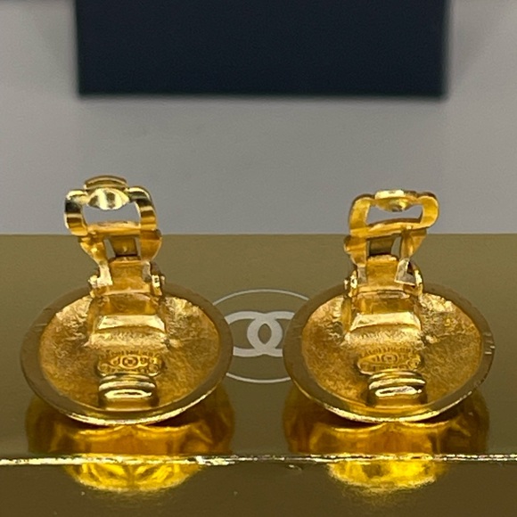 CHANEL Coco Mark Earrings With The Box - Picture 4 of 10